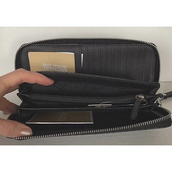 New Michael Kors Jet Set Large Travel Continental wallet PVC Black with Silver - Picture 7 of 7